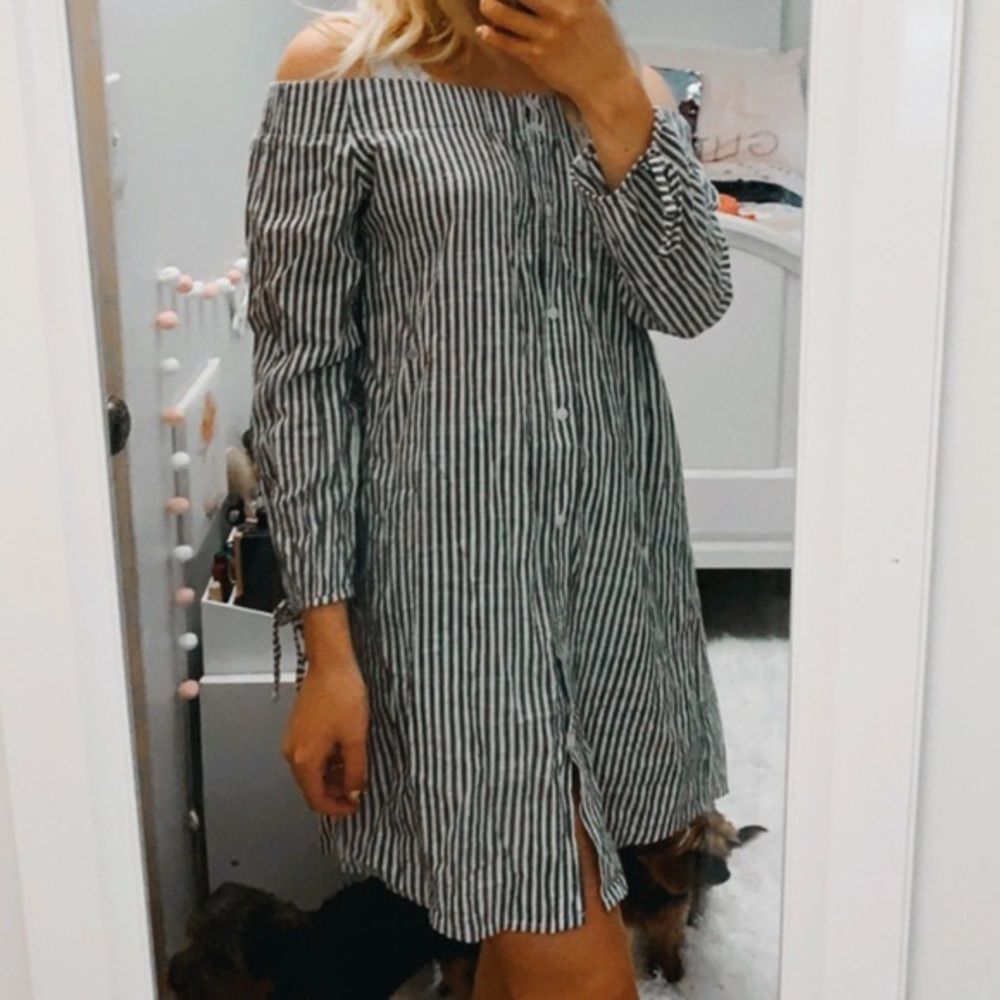 NWOT Love Notes Off the Shoulder Dress - Size S
